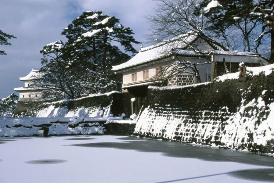 雪景色の新発田城